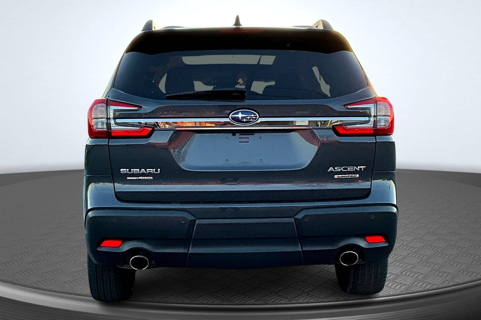 Used 2024 Subaru Ascent Limited w/ Technology Package AWD/4WD image 6