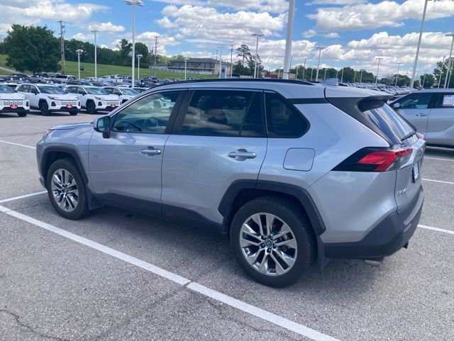 Used 2019 Toyota RAV4 XLE Premium w/ Cold Weather Package AWD/4WD image 7