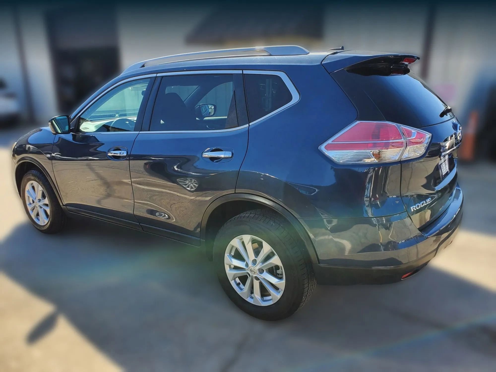 Used 2016 Nissan Rogue SV w/ SV Premium Package image 5