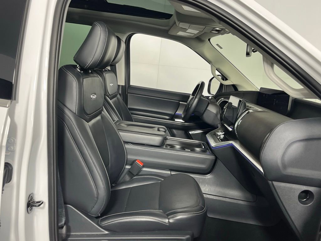 Used 2025 Ford Expedition Platinum image 33