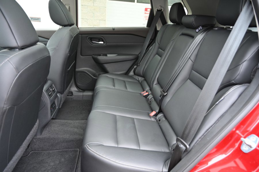 Used 2023 Nissan Rogue SL w/ SL Premium Package image 17