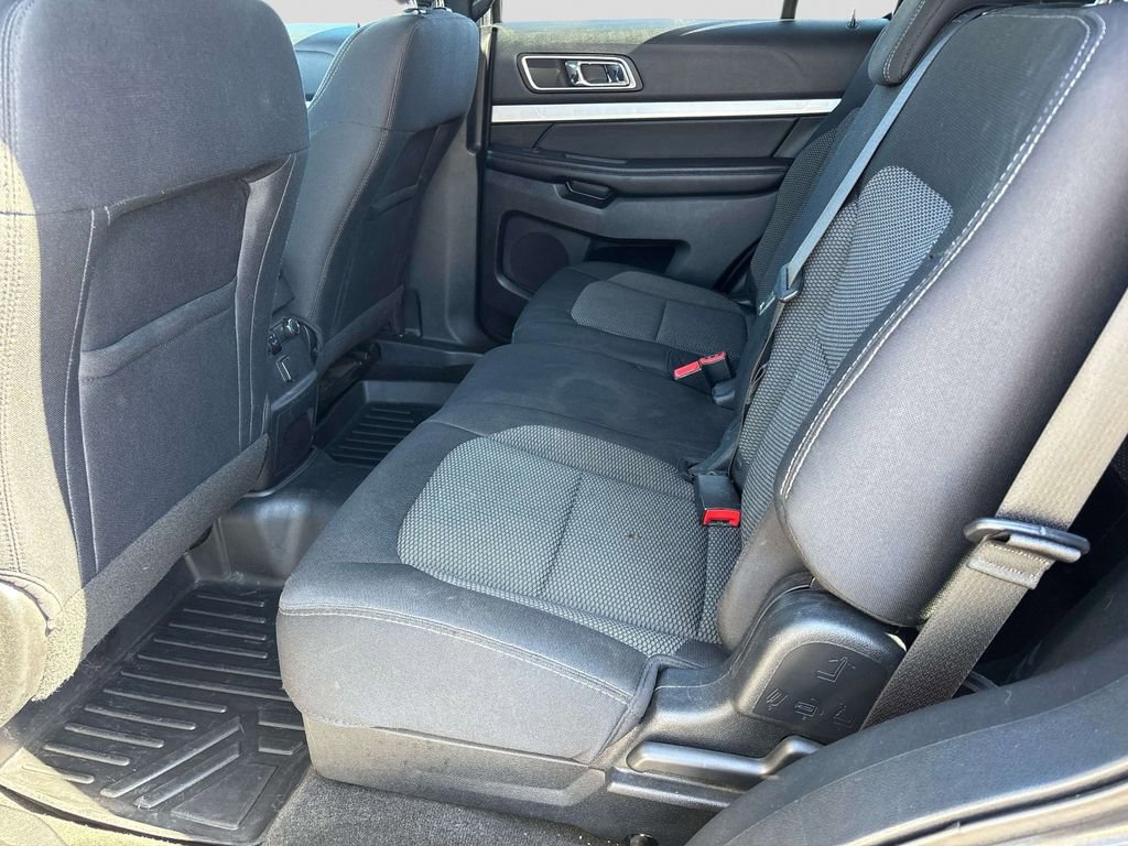 Used 2017 Ford Explorer XLT AWD/4WD image 9