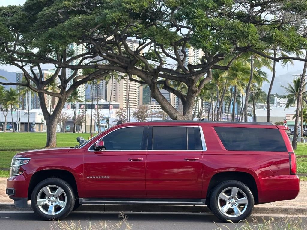 Used 2015 Chevrolet Suburban LT w/ Luxury Package image 2