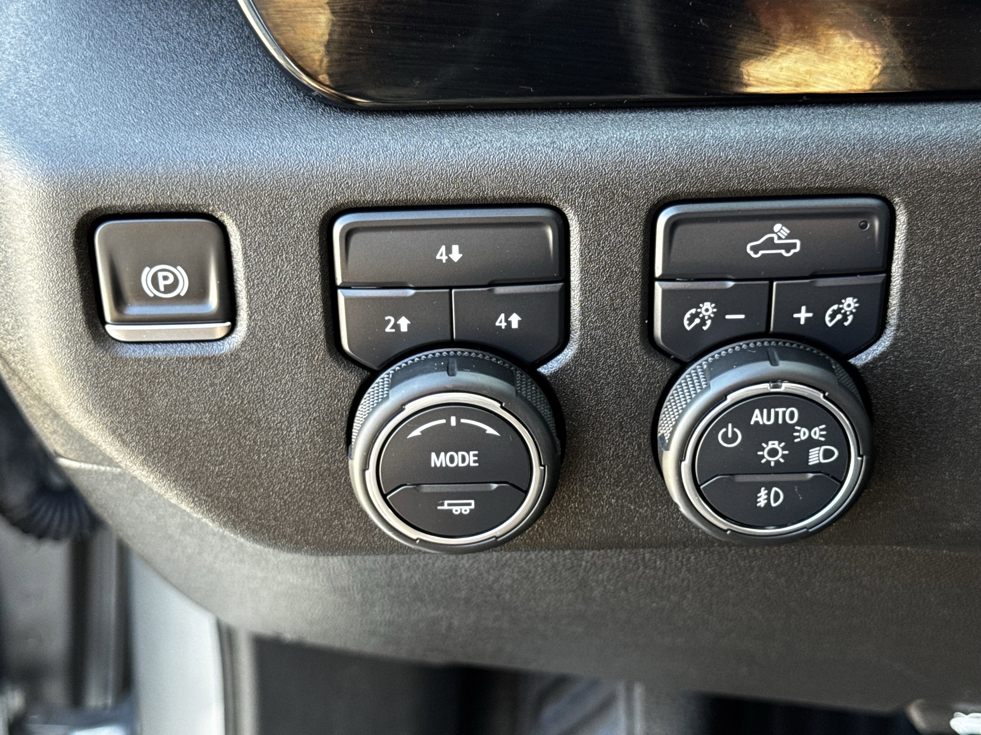 Used 2025 Chevrolet Silverado 2500 LT w/ Convenience Package image 26