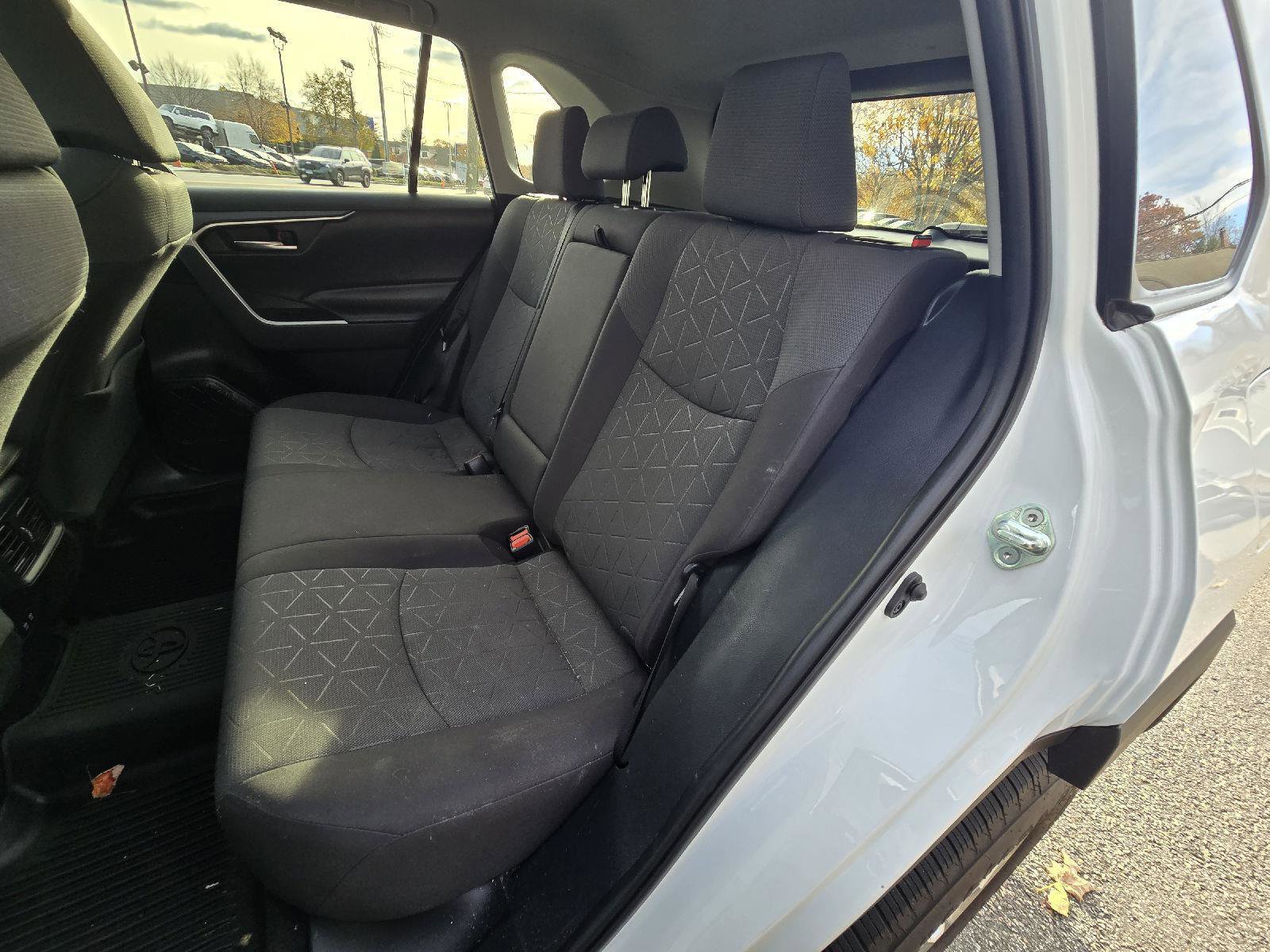 Used 2020 Toyota RAV4 XLE w/ Convenience Package image 14