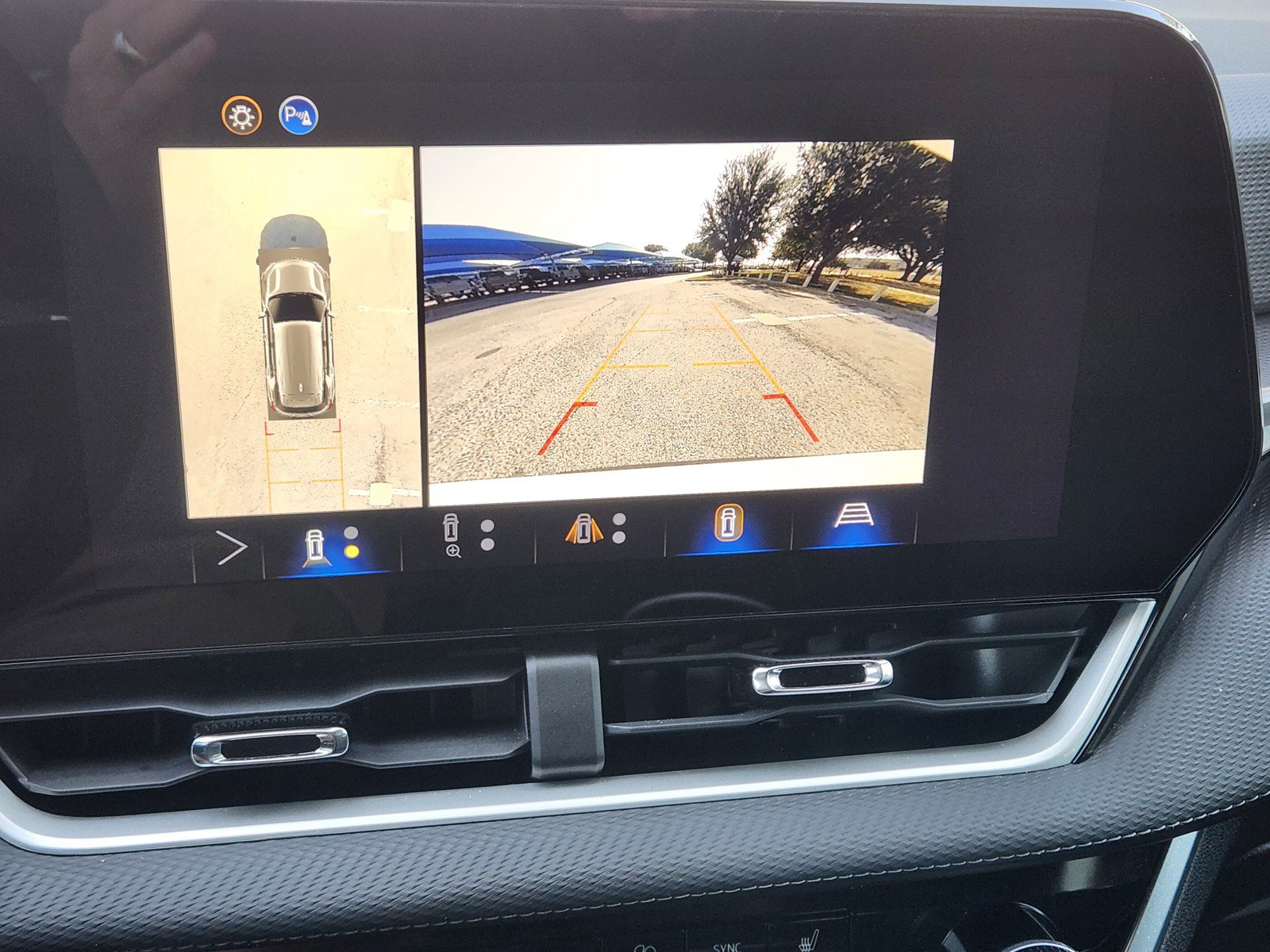 Used 2025 Chevrolet Equinox LT w/ Convenience Package II FWD image 7