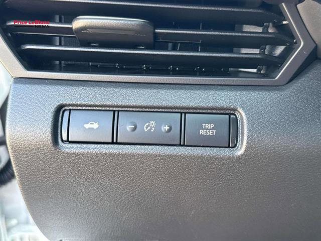 Used 2025 Nissan Altima 2.5 SV FWD image 39