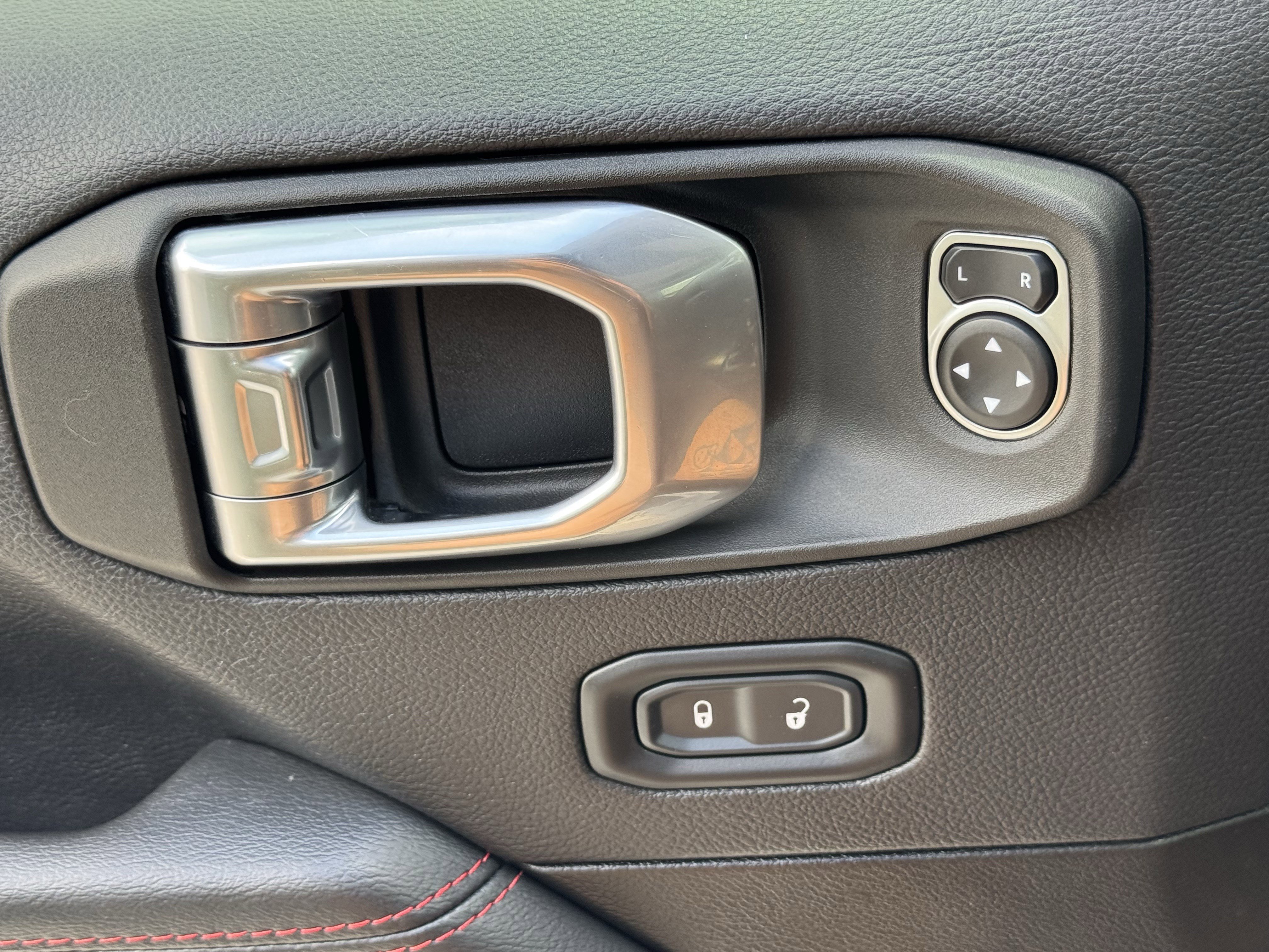 Used 2022 Jeep Gladiator Rubicon AWD/4WD image 26