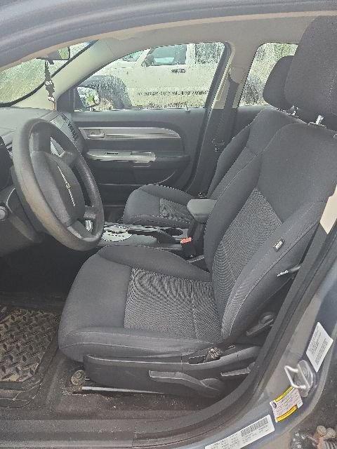 Used 2010 Chrysler Sebring Touring FWD image 4