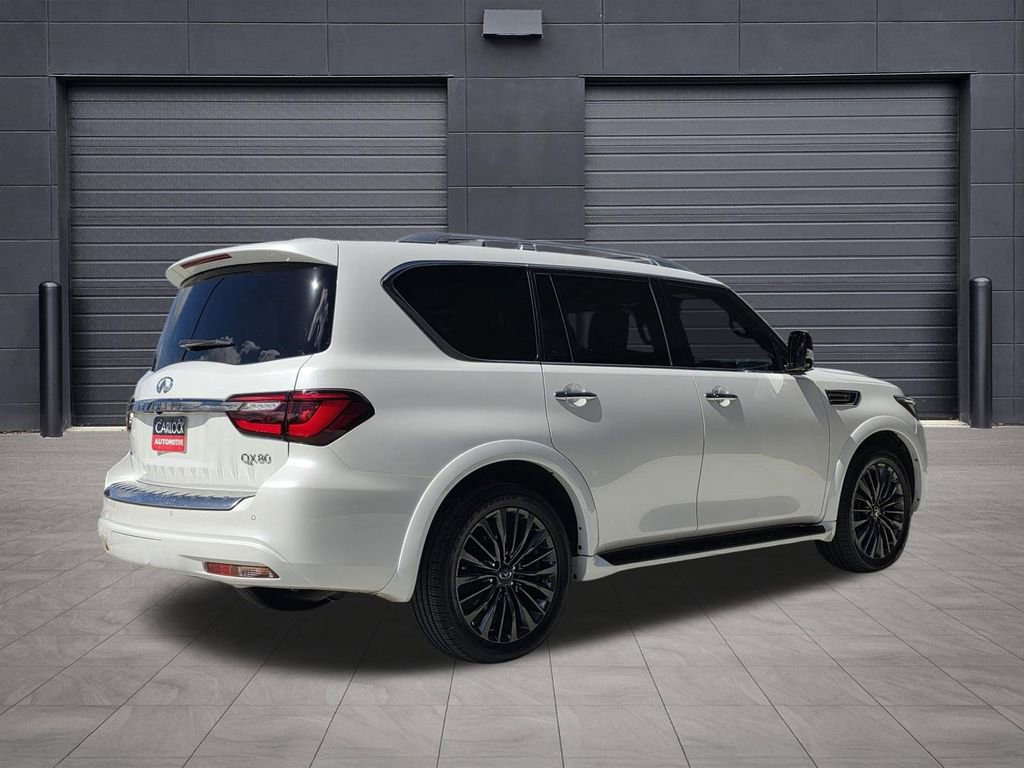 Used 2024 INFINITI QX80 Sensory AWD/4WD image 3