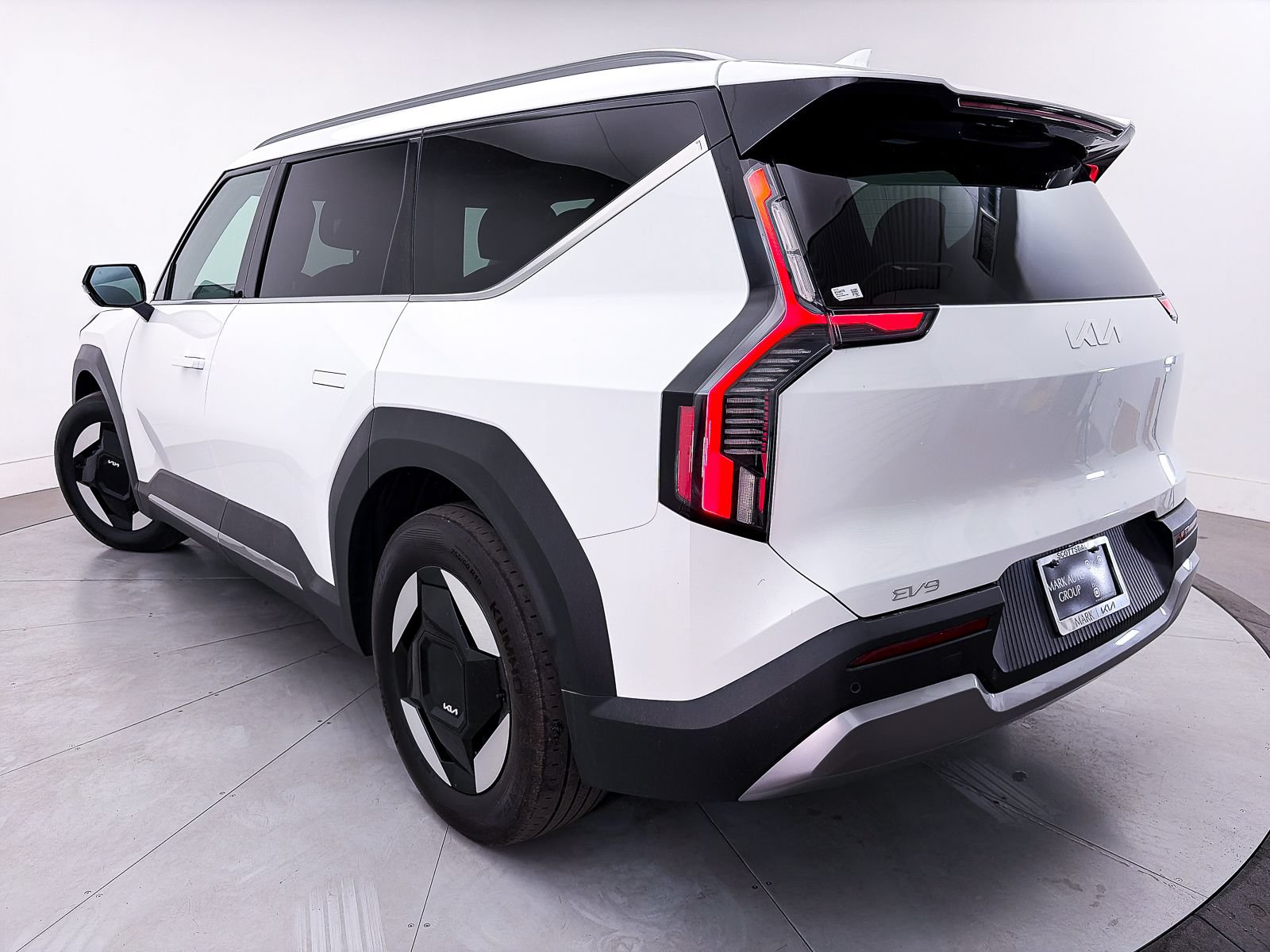 Certified 2024 Kia EV9 Wind AWD/4WD image 2