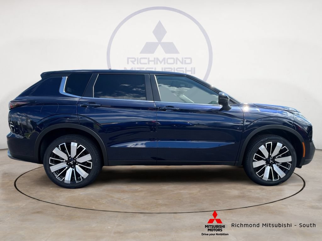 New 2026 Mitsubishi Outlander SE FWD image 2