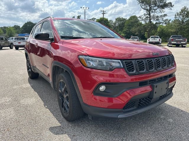 Used 2025 Jeep Compass Latitude w/ Altitude Special Edition image 2