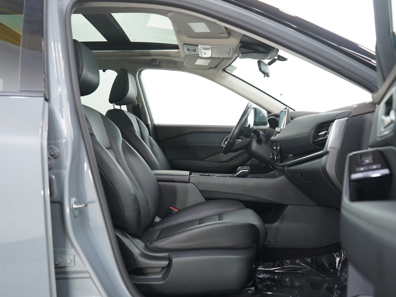 Used 2021 Nissan Rogue SV image 12