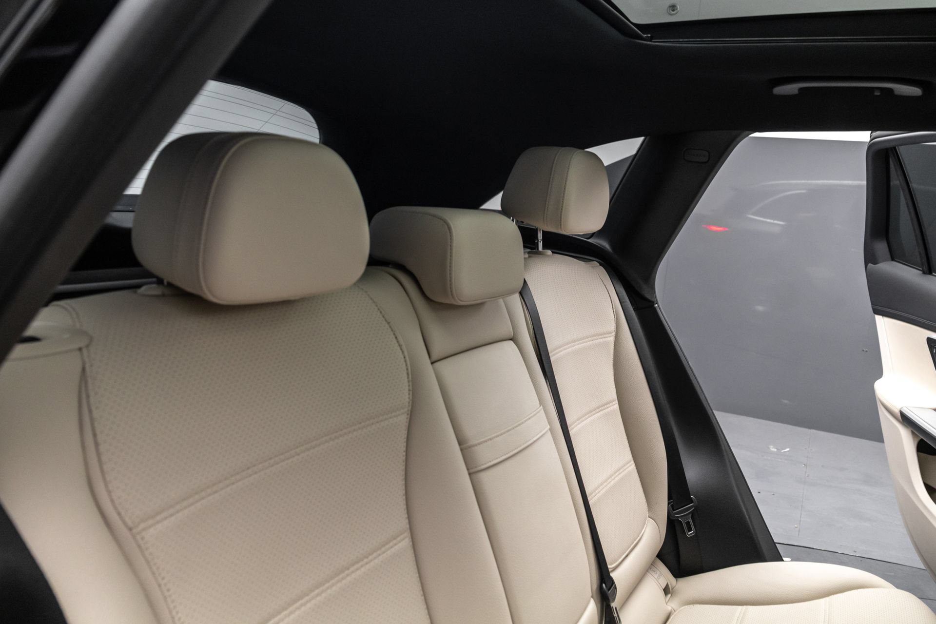 Used 2024 Mercedes-Benz GLC 300 4MATIC image 33