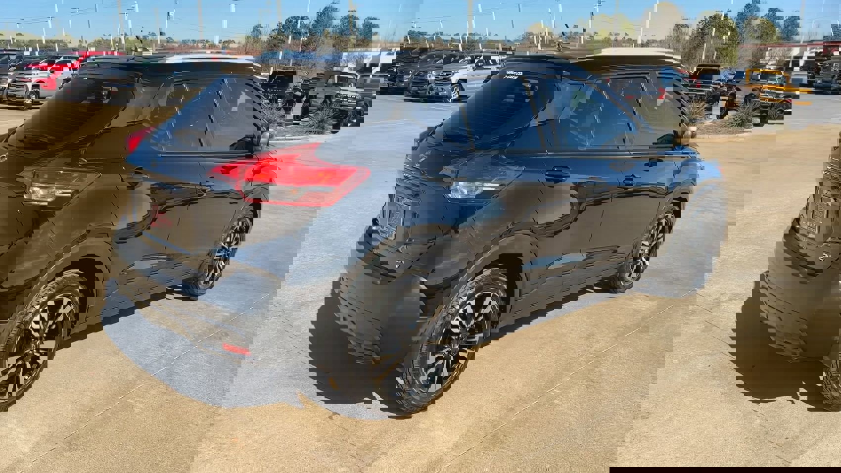 Used 2019 Nissan Kicks SV image 7