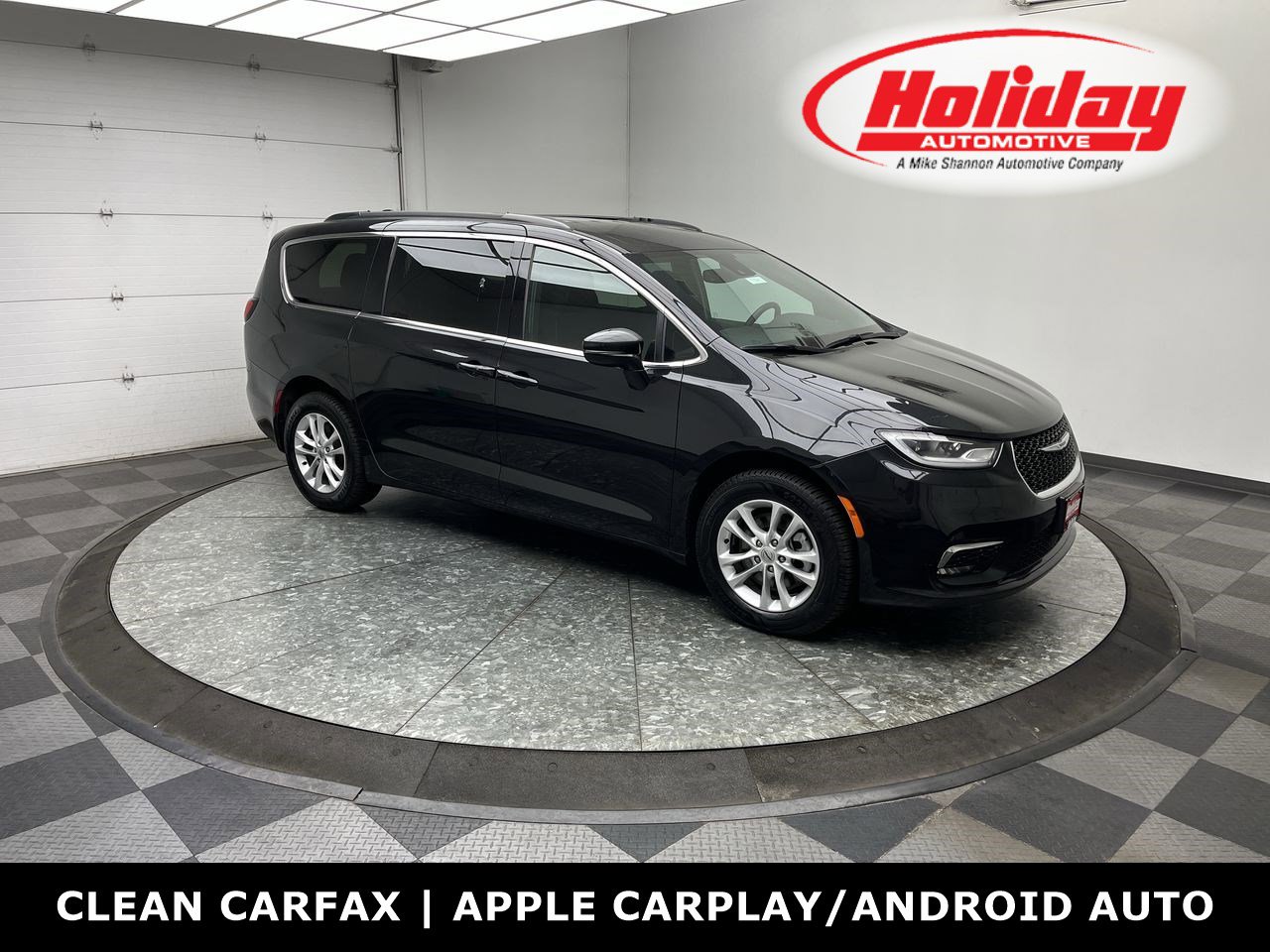Used 2022 Chrysler Pacifica Touring AWD/4WD image 1