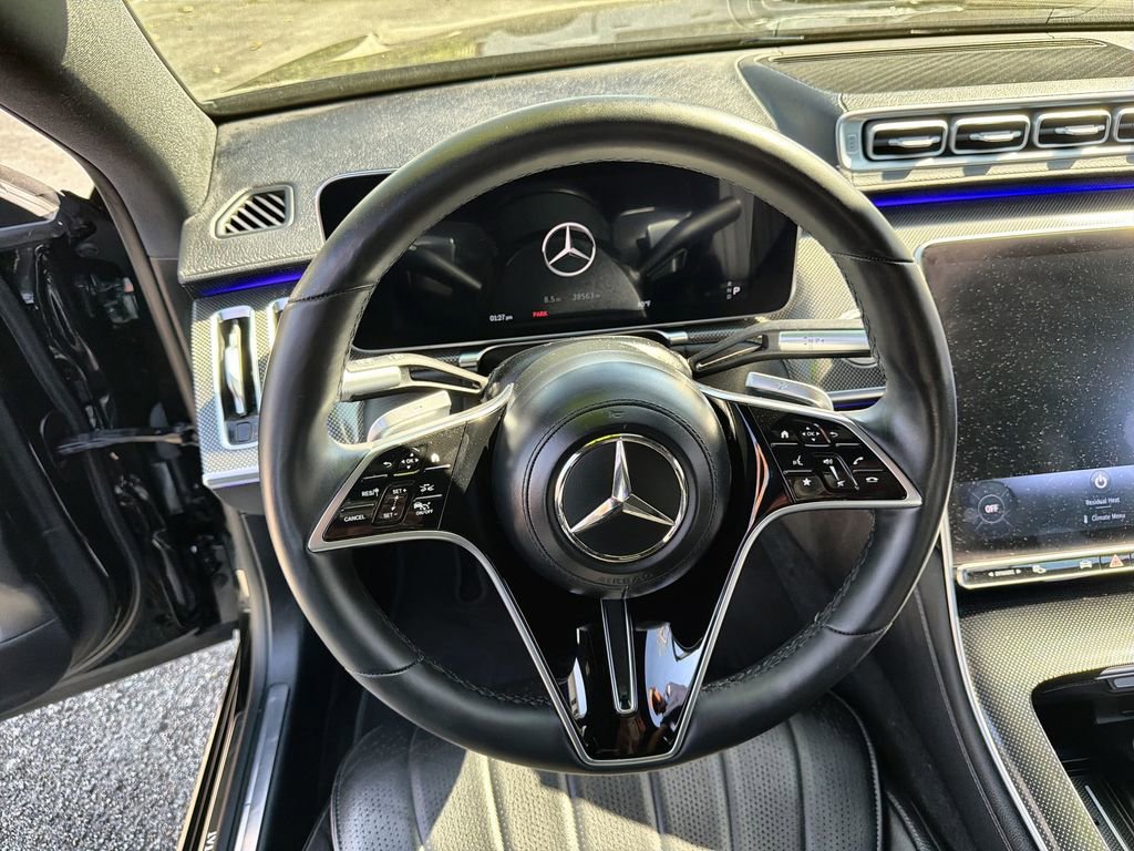 Used 2022 Mercedes-Benz S 580 4MATIC Sedan w/ AMG Line Package image 11