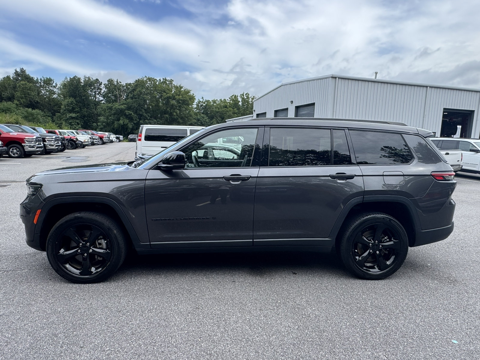 Used 2022 Jeep Grand Cherokee L Laredo AWD/4WD image 8