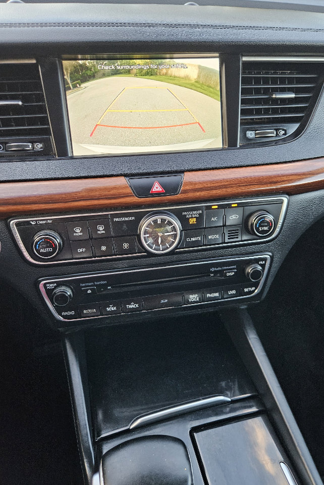 Used 2017 Kia Cadenza Premium w/ Luxury Package image 15