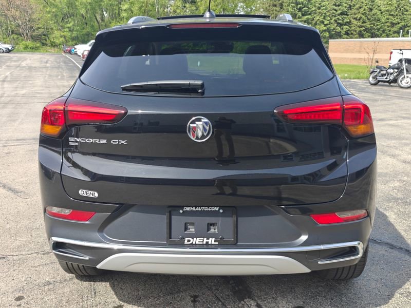 Used 2022 Buick Encore GX Essence w/ Experience Buick Package AWD/4WD image 5