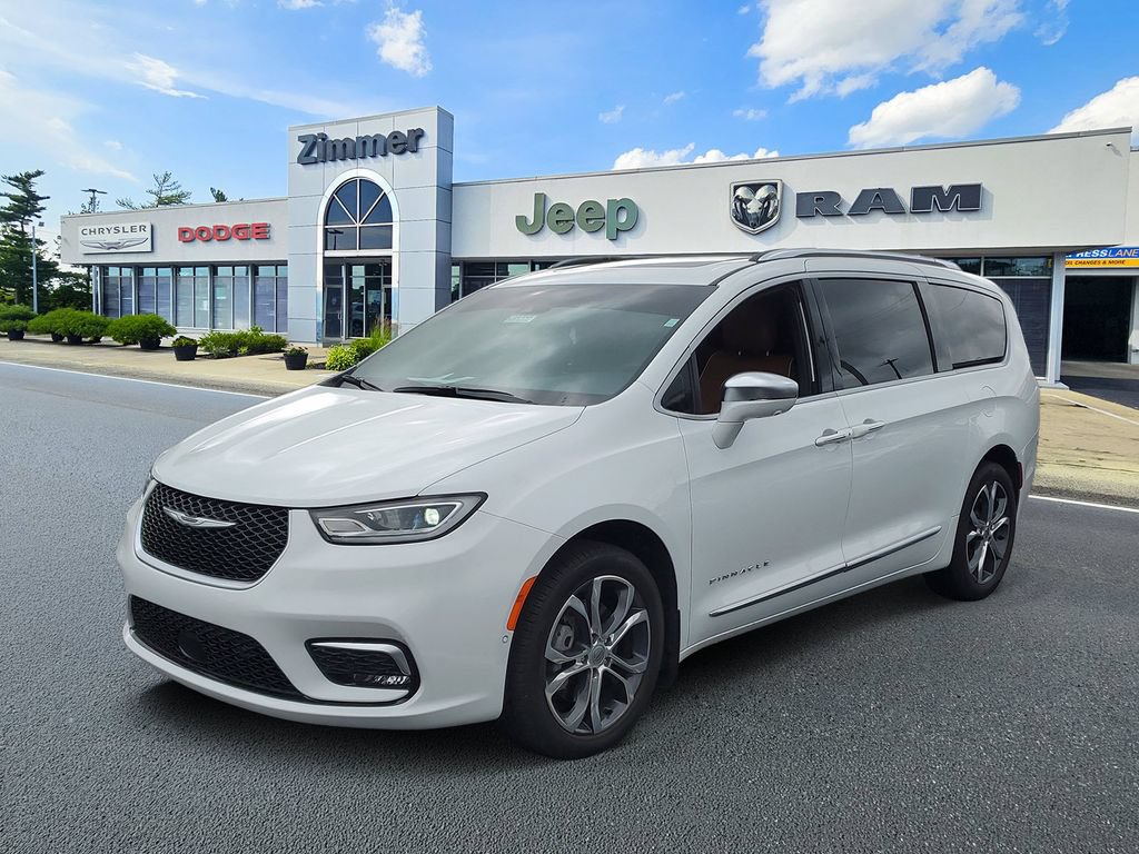 Certified 2024 Chrysler Pacifica Pinnacle AWD/4WD image 2