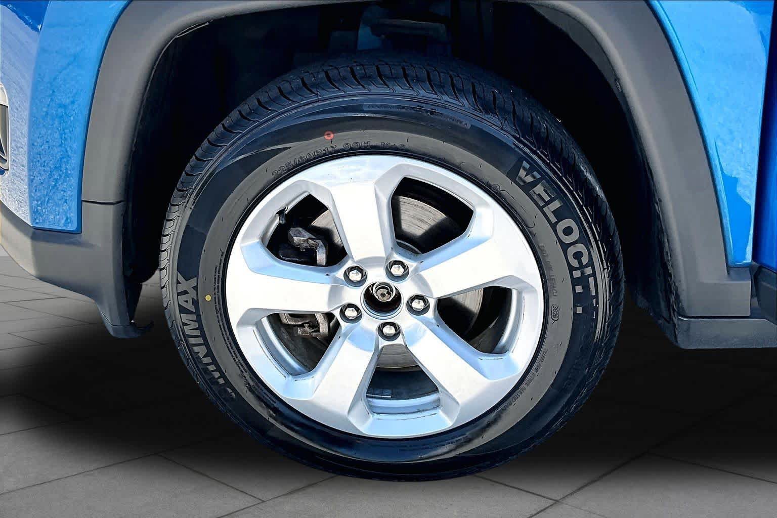 Used 2018 Jeep Compass Latitude AWD/4WD image 11
