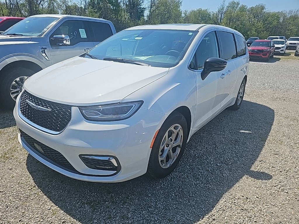 Used 2024 Chrysler Pacifica Limited image 4