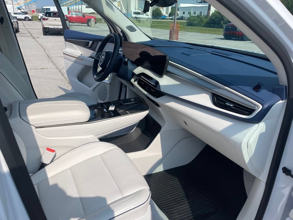 Used 2025 Buick Enclave Avenir w/ Super Cruise Package FWD image 19