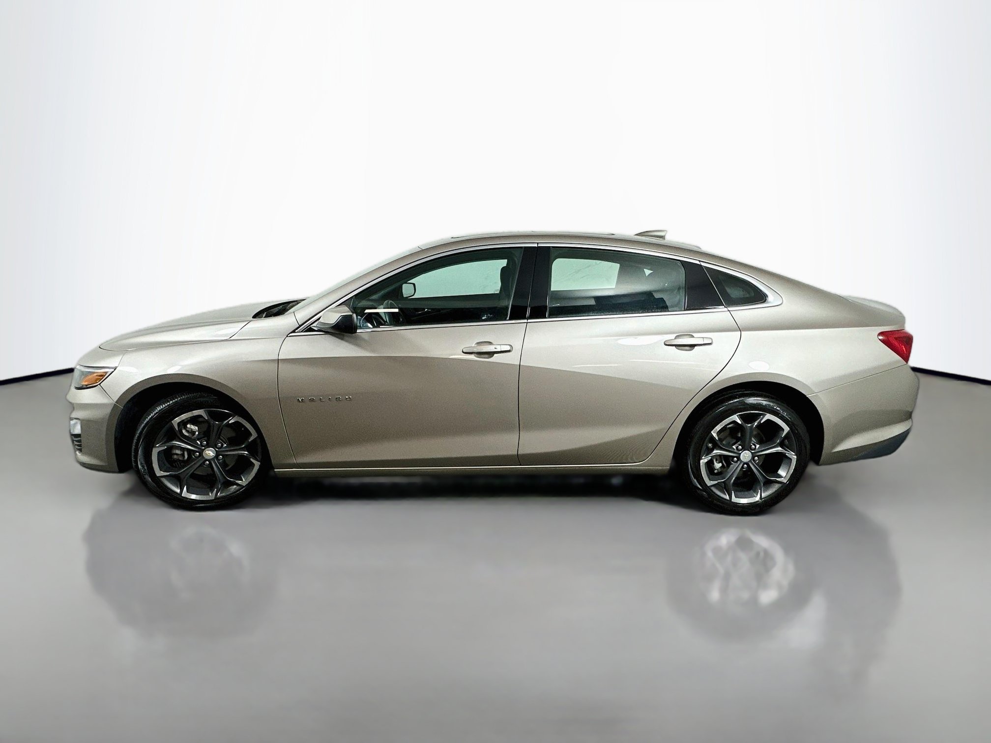 Used 2023 Chevrolet Malibu LT FWD image 4