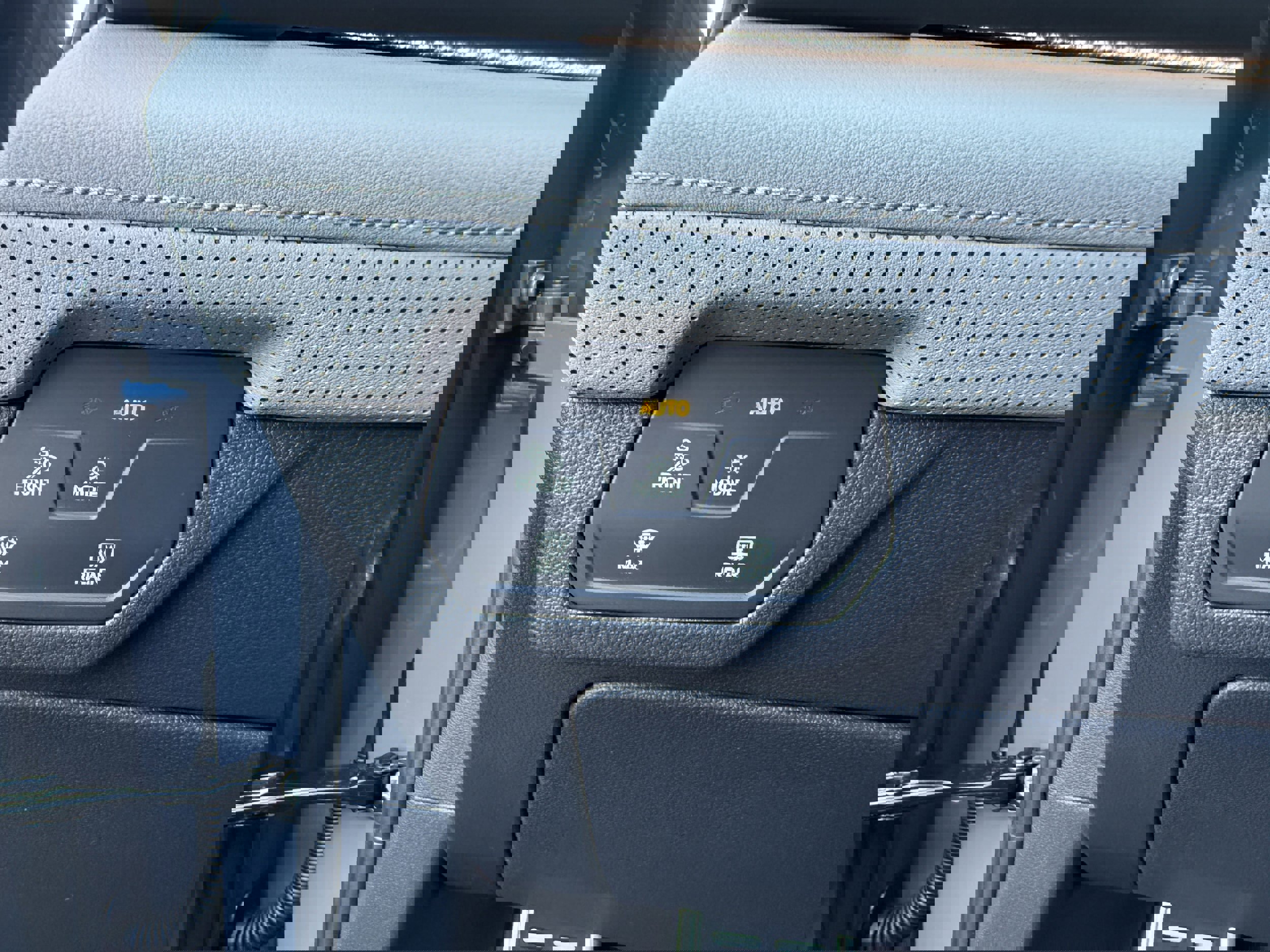 New 2025 Volkswagen Atlas Peak Edition SE image 36