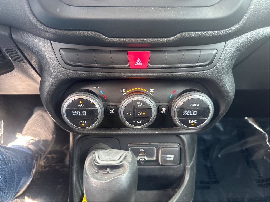 Used 2015 Jeep Renegade Latitude w/ Popular Equipment Group AWD/4WD image 20