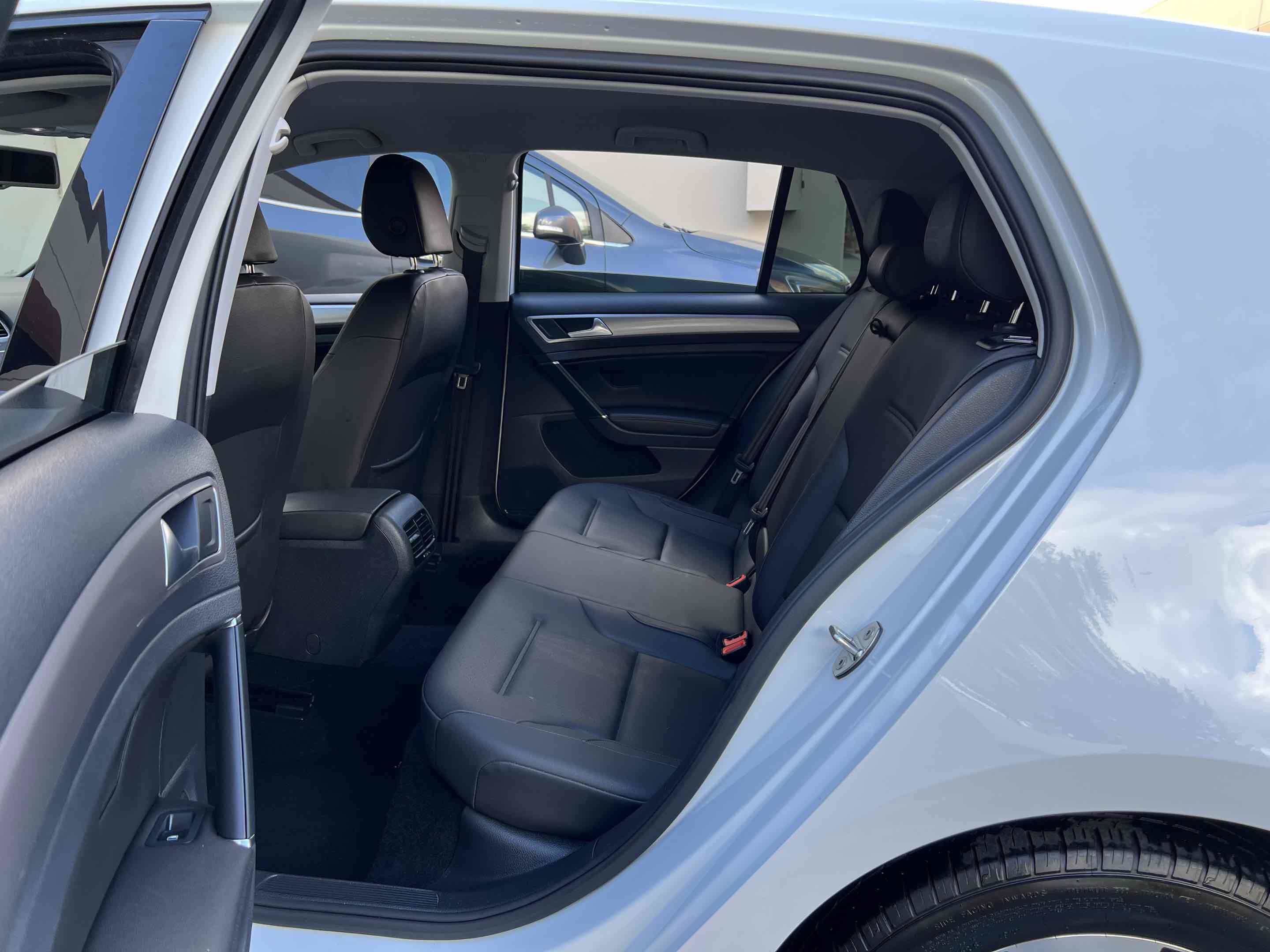 Used 2015 Volkswagen e-Golf SEL Premium FWD image 69