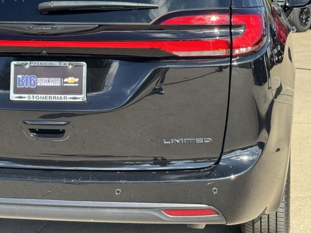 Used 2025 Chrysler Pacifica Limited FWD image 7