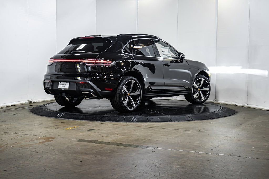 Certified 2025 Porsche Macan image 7