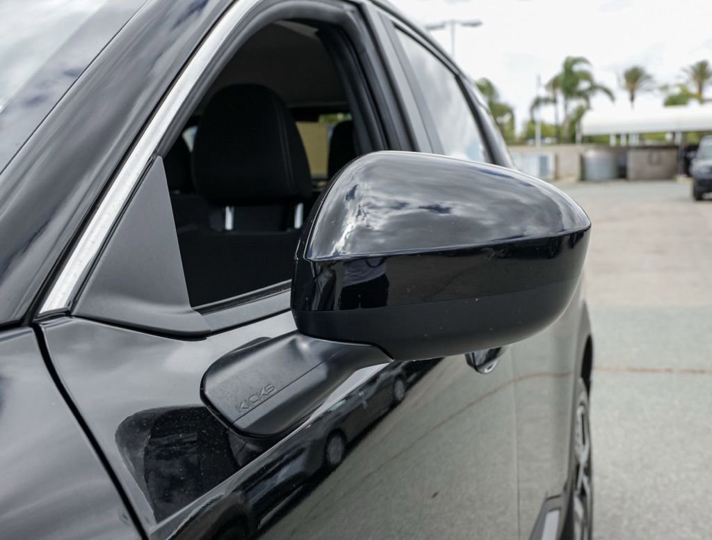 Used 2025 Nissan Kicks SV FWD image 12
