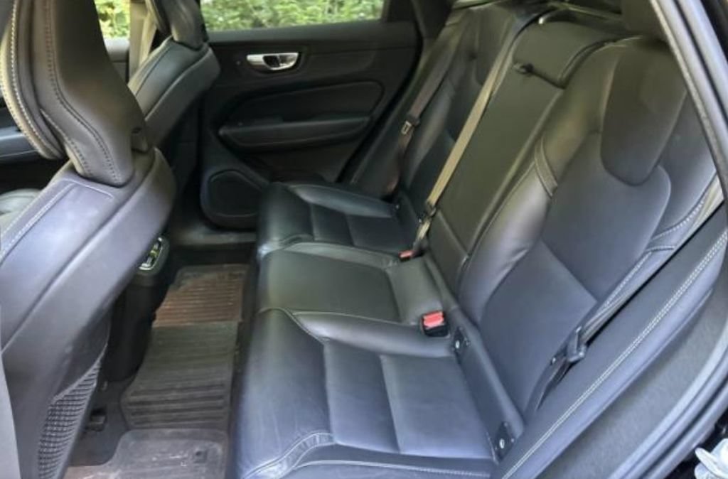 Used 2024 Volvo XC60 B5 Ultimate w/ Protection Package Premier AWD/4WD image 3