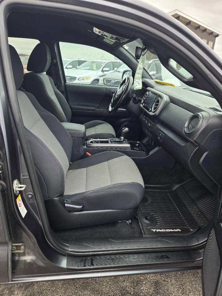 Used 2020 Toyota Tacoma TRD Off-Road w/ Technology Package AWD/4WD image 23