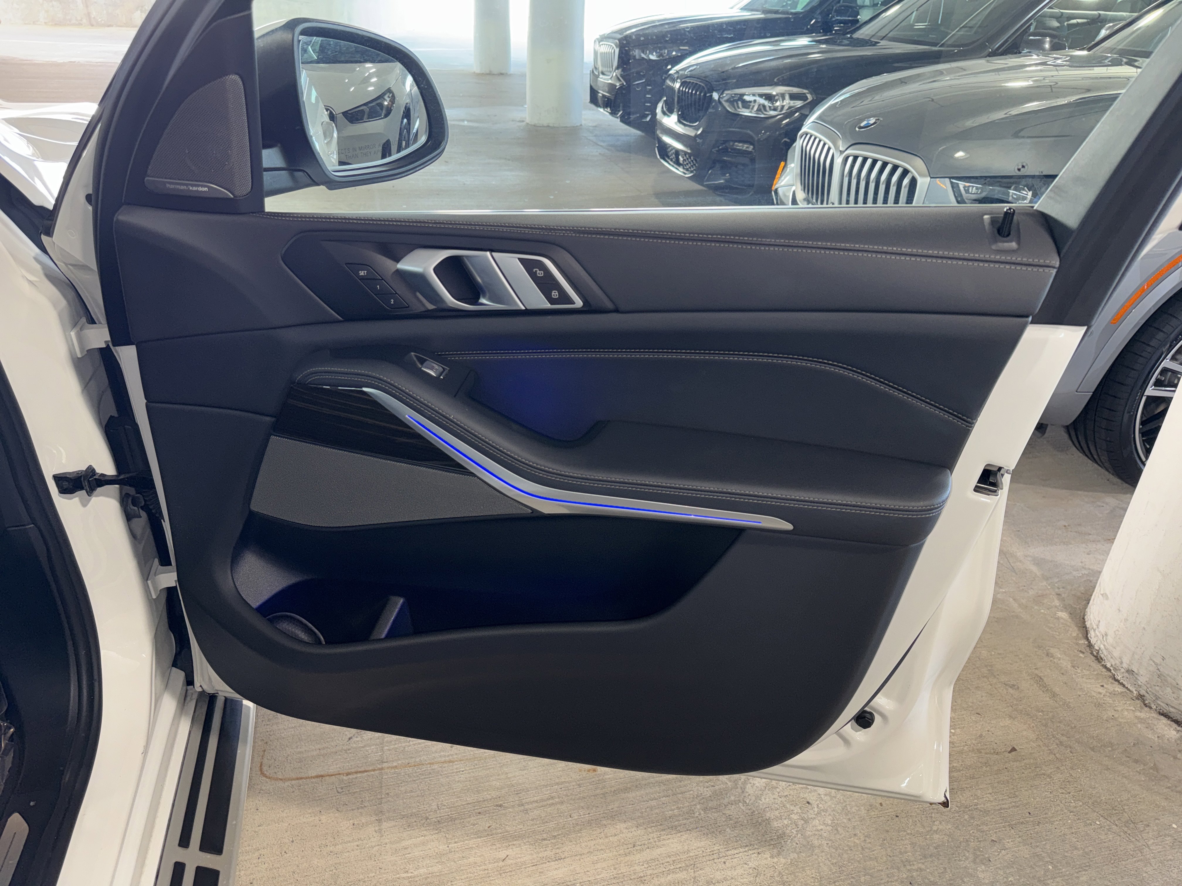 Certified 2024 BMW X7 xDrive40i image 9