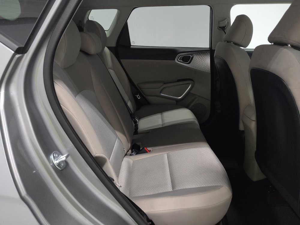 Used 2025 Kia Soul LX image 19
