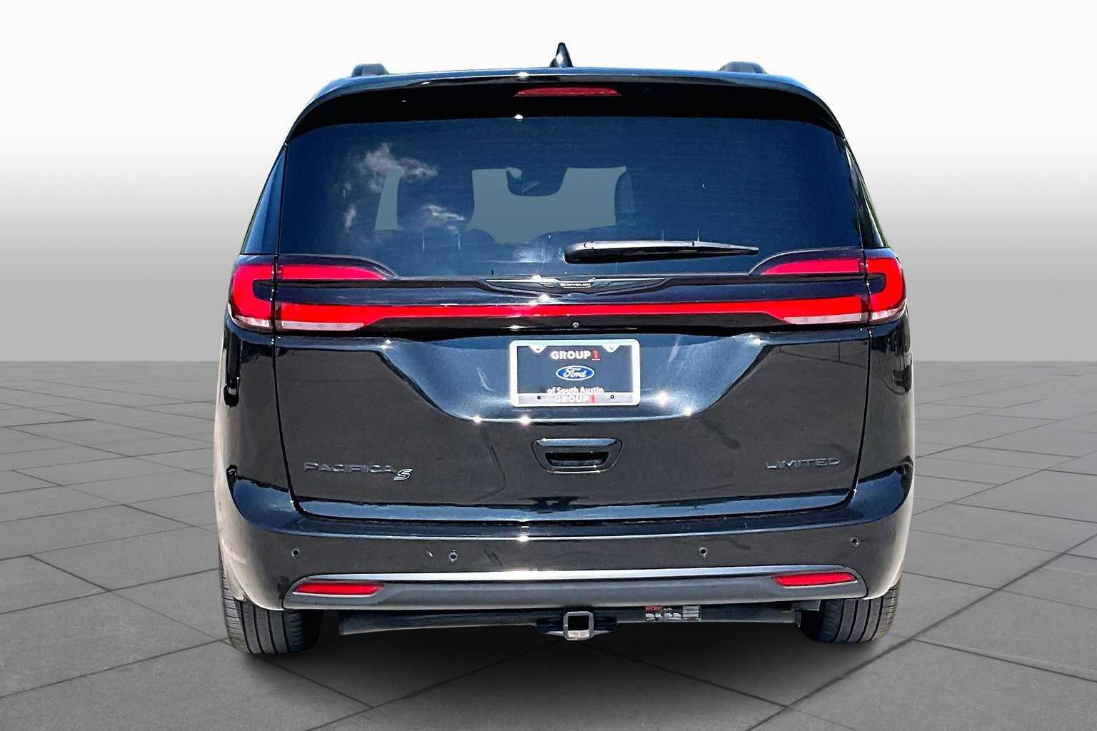 Used 2023 Chrysler Pacifica Limited w/ S Appearance Package image 5