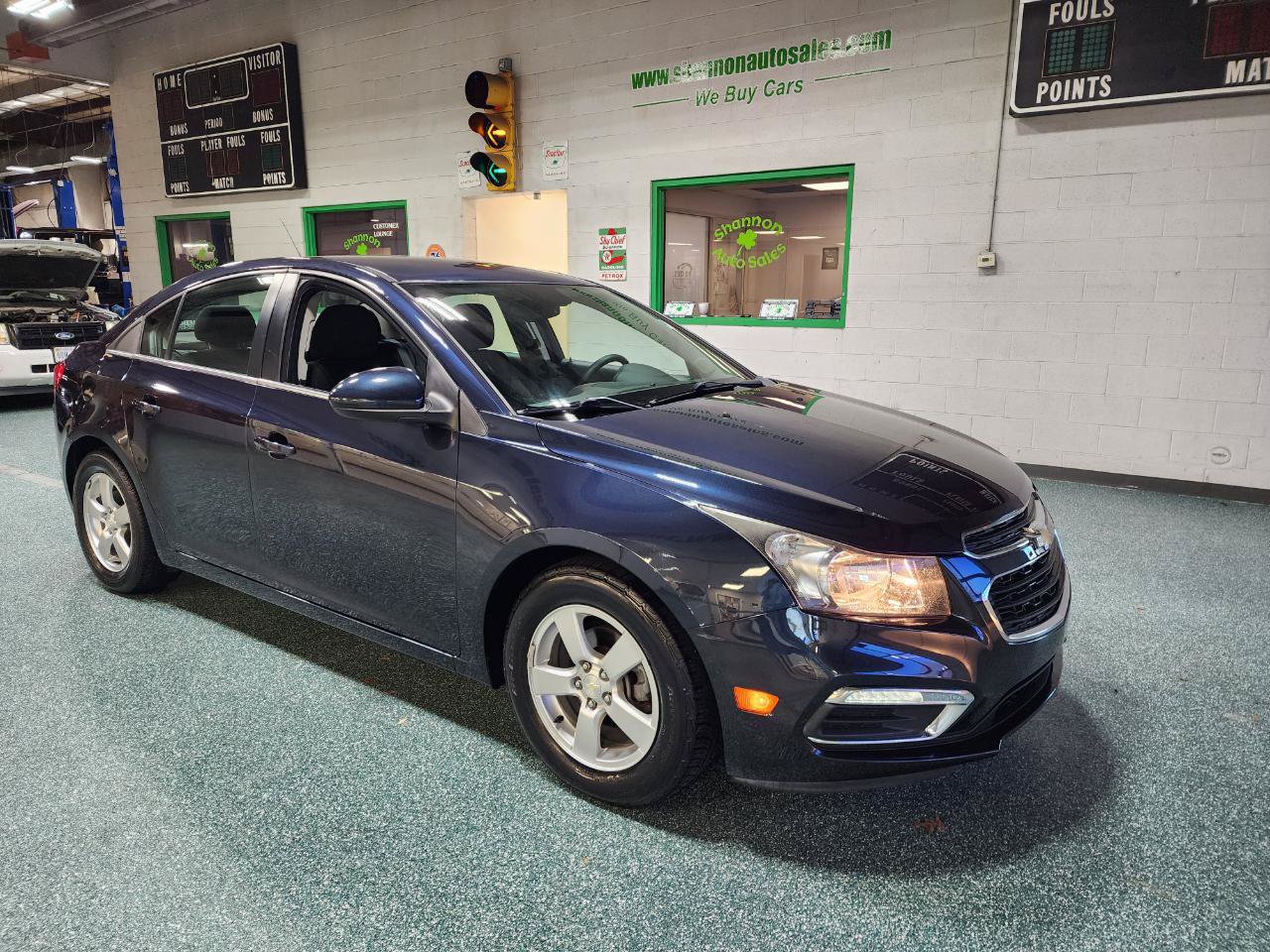 Used 2016 Chevrolet Cruze LT FWD image 4