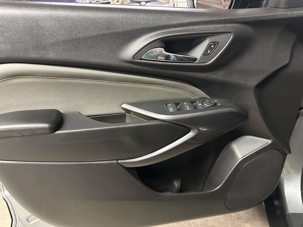 Used 2025 Chevrolet Trax ACTIV w/ Driver Confidence Package FWD image 17