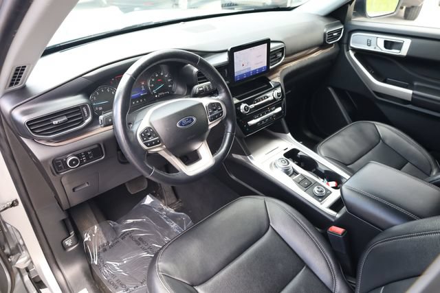 Used 2023 Ford Explorer Limited AWD/4WD image 9