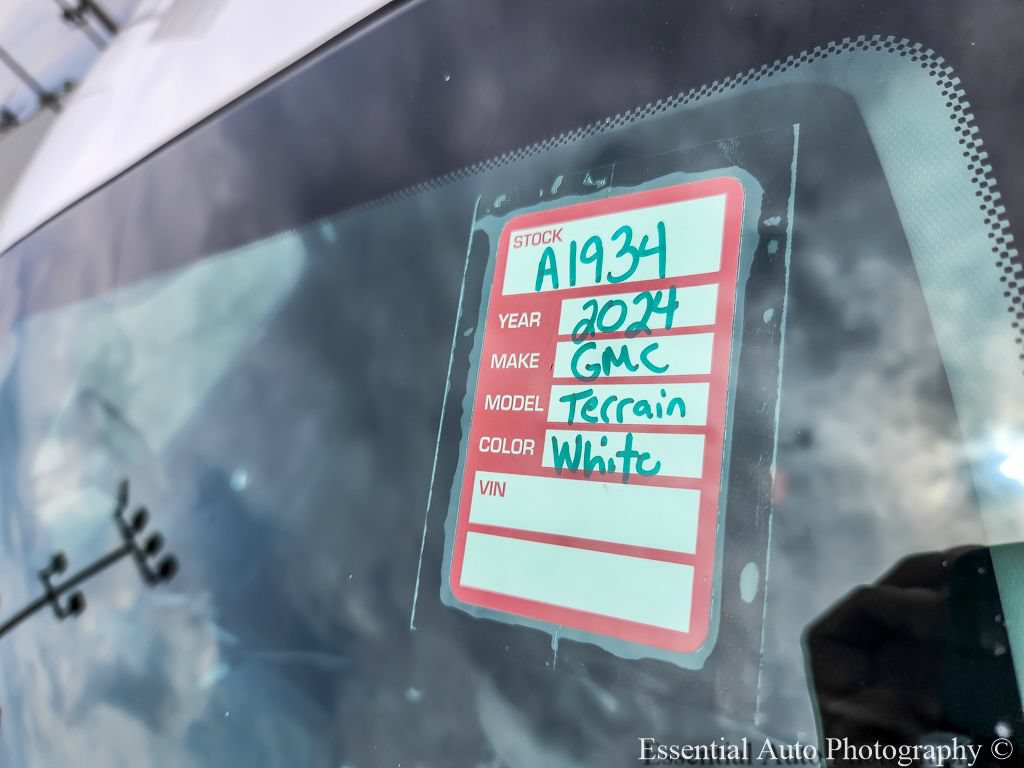 Used 2024 GMC Terrain SLE FWD image 23