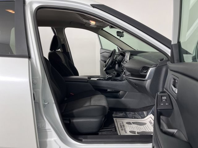 Used 2024 Nissan Rogue SV FWD image 40