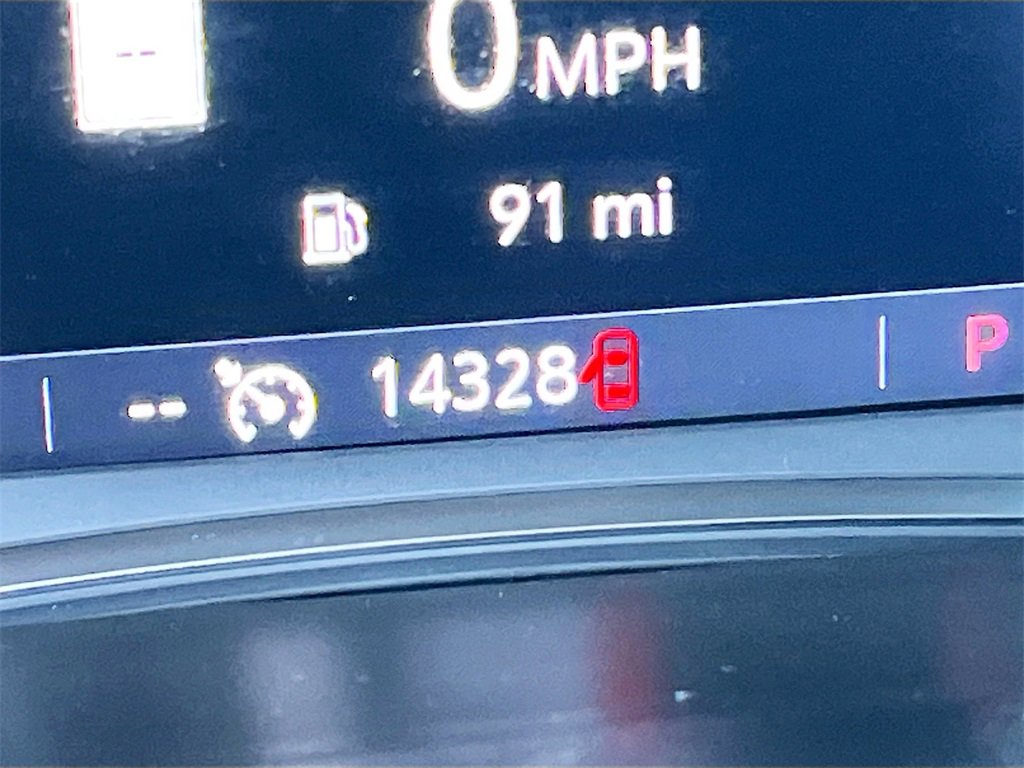 Used 2023 Chevrolet Traverse RS image 12