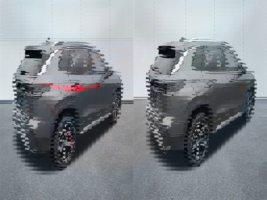 New 2025 Volkswagen Tiguan SE image 3