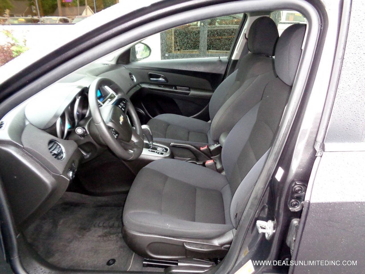 Used 2016 Chevrolet Cruze LT FWD image 9
