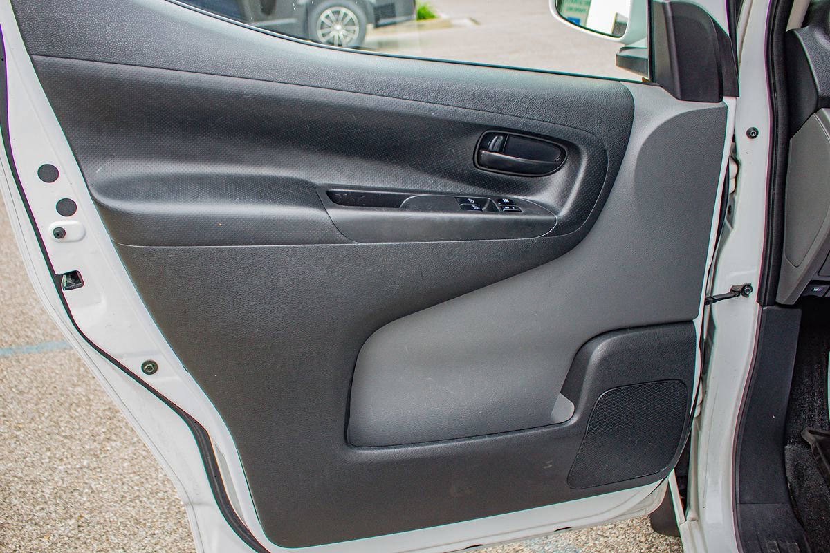 Used 2018 Nissan NV200 SV w/ Navigation Package FWD image 13